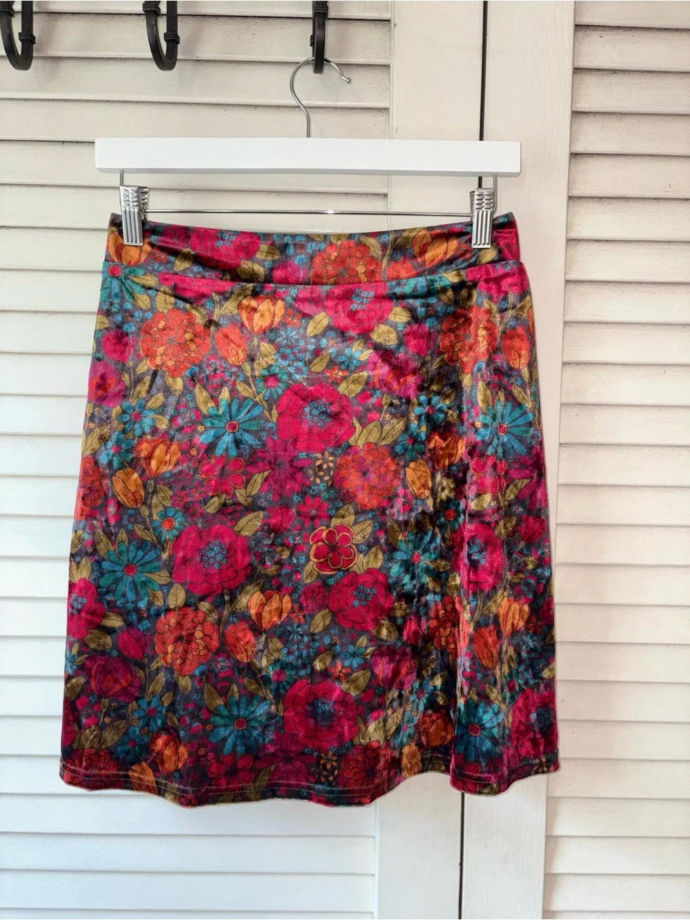 Natural Life Floral Velvet Mini Skirt Gray Pink Boho Stretch Pull On Small